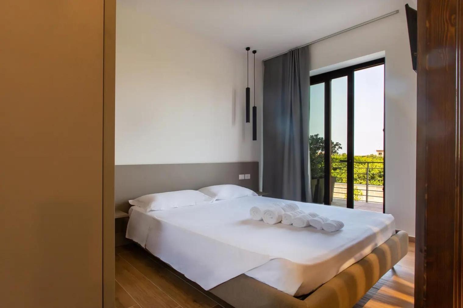 La Brisa Aparthotel Capo d'Orlando Ngoại thất bức ảnh